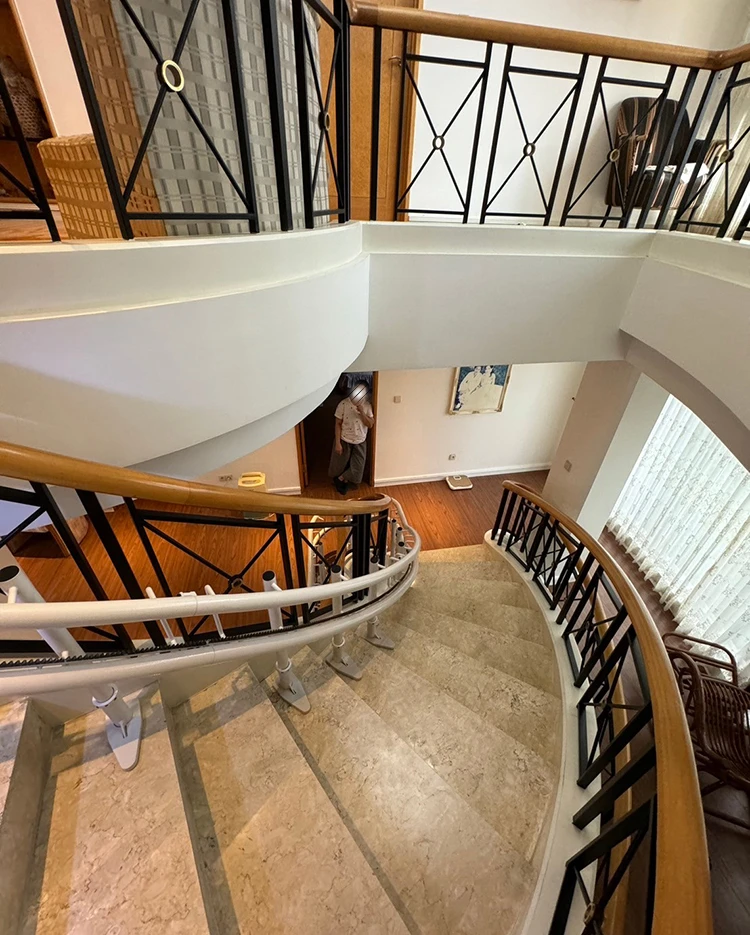 Arc-staircase-Curved-brown-1Fto3F (11)